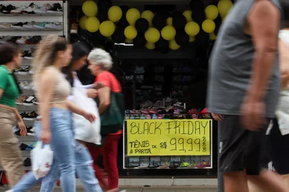 Como comerciantes e clientes estão se mobilizando na Black Friday 2024.<!-- NICAID(15925126) -->