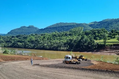 Municípios à espera da balsa entre São Valentim do Sul e Santa Tereza. Na foto, imagem dos acessos melhorados em Santa Tereza.<!-- NICAID(15662107) -->