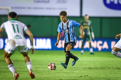 Tiaguinho, volante do Grêmio<!-- NICAID(16202181) -->