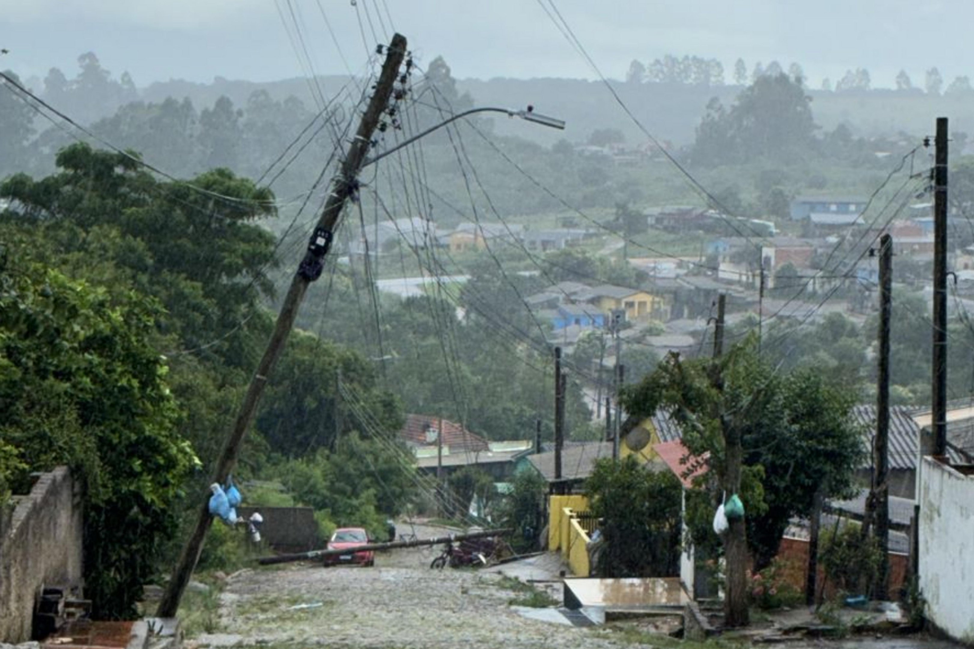 Temporais provocam danos em pelo menos 12 cidades do RS