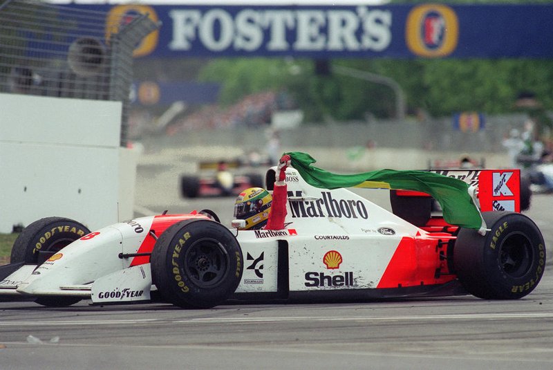 SENNA1285Brazilian Formula One champion Ayrton Senna takes his victory lap 07 November 1993 after the Australian F1 Grand Prix in Adelaide. (Photo by AFP)Editoria: SPOLocal: AdelaideIndexador: -Secao: motor racingFonte: AFPFotógrafo: STR<!-- NICAID(15748065) -->