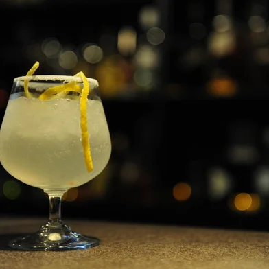 PORTO ALEGRE, RS, BRASIL, 24-02-2015: Receita do drink White Scarface. Pauta sobre drinks com Gin no Capone Drinkeria, para o caderno Gastrô por Destemperados (FOTO FÉLIX ZUCCO/AGÊNCIA RBS, Editoria Destemperados).<!-- NICAID(11220505) -->