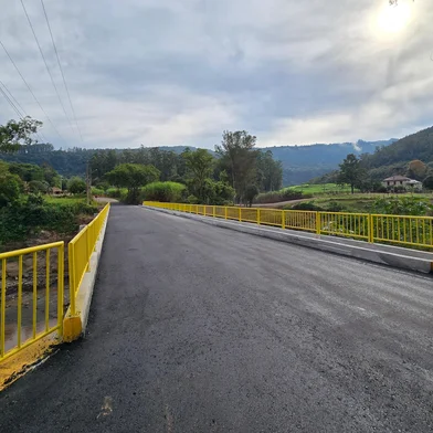 Ponte levada pela enchente em Santa Tereza enquanto prefeita gravava vídeo é reconstruída e ganha data de inauguração<!-- NICAID(16040563) -->