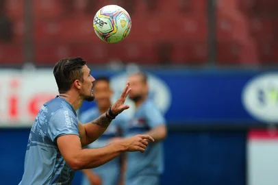 CAXIAS DO SUL, RS, BRASIL, 11/02/2021. Treino do Caxias no estádio Centenário. O Caxias se prepara para a temporada 2021. Na foto, zagueiro Henrique. (Porthus Junior/Agência RBS)Indexador: Porthus Junior                  <!-- NICAID(14712823) -->