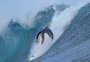 Gaúcha Tatiana Weston-Webb elimina a número 1 do ranking e avança às quartas do surfe