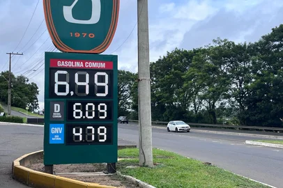 Motoristas que circulam pela BR-116 entre a Região Metropolitana e o Vale do Sinos notaram um aumento entre 20 e 30 centavos na gasolina comum nos postos de combustíveis, com preços chegando a R$ 6,49.<!-- NICAID(15994771) -->