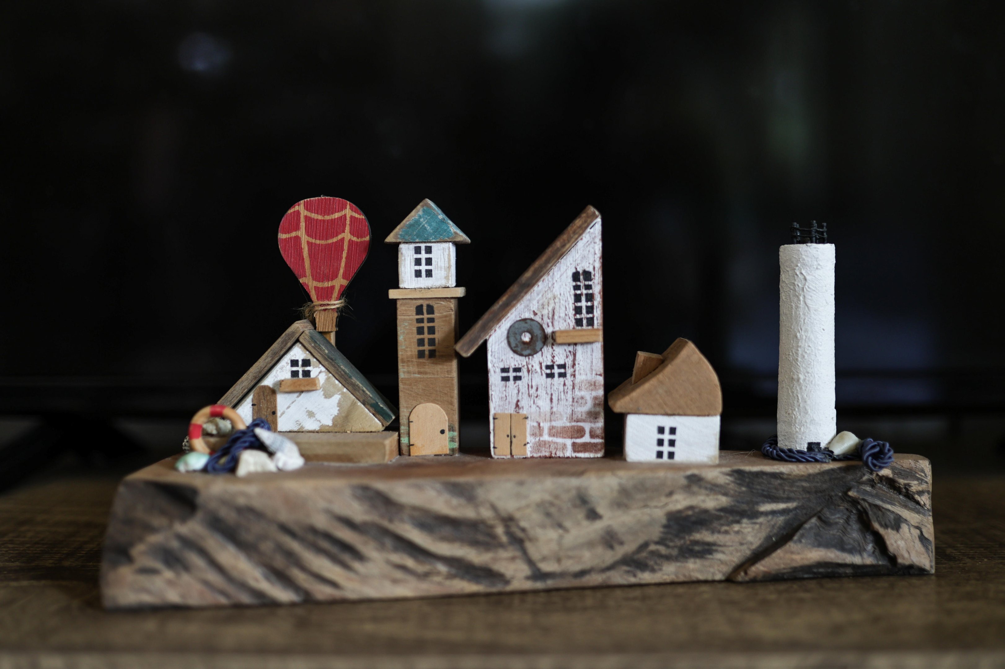 Capivara, farol, igreja e mais: artistas reinventam s&iacute;mbolos de Torres em pe&ccedil;as &uacute;nicas