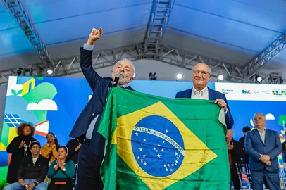 25.07.2025 - Presidente da República, Luiz Inácio Lula da Silva durante cerimônia de anúncio dos projetos habilitados pelo Novo PAC Seleções 2025 - Urbanização de Favelas, no âmbitodo Programa Periferia Viva.Jardim Rochdale, Osasco - SP.<!-- NICAID(16088200) -->