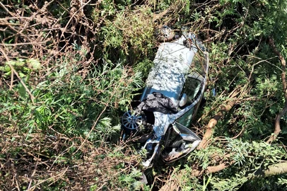 Homem morre em acidente entre caminhão de combustível e carro na RS-342<!-- NICAID(16099680) -->
