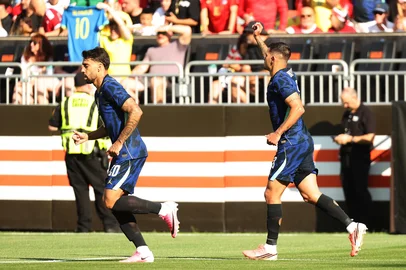 Kirk Irwin / GETTY IMAGES NORTH AMERICA / Getty Images via AFP Brazil v Egypt - International FriendlyCLEVELAND, OHIO - JUNE 06: Bruno Guimarães of Brazil celebrates after scoring the team's first goal during the international friendly match between Brazil and Egypt at Huntington Bank Field on June 06, 2026 in Cleveland, Ohio. Kirk Irwin/Getty Images/AFP (Photo by Kirk Irwin / GETTY IMAGES NORTH AMERICA / Getty Images via AFP)Editoria: SPOLocal: ClevelandIndexador: KIRK IRWINSecao: soccerFonte: GETTY IMAGES NORTH AMERICAFotógrafo: CONTRIBUTOR<!-- NICAID(16301079) -->