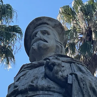 Monumento Giuseppe e Anita Garibaldi, na Praça Garibaldi, em Porto Alegre, em 20 de março de 2025.<!-- NICAID(16000345) -->