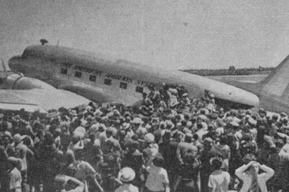 O aeródromo de Porto Alegre teve momentos de frenesi no final de 1938. Em aviões da Panair, astros de Hollywood passaram pela cidade de pouco mais de 250 mil habitantes. As visitas rápidas de Tyrone Power (1914-1958) e Annabella (1907-1996), necessárias para reabastecimento das aeronaves, levaram milhares de fãs ao bairro São João. Homens, mulheres e crianças queriam ver e tocar nas estrelas das telas dos cinemas.<!-- NICAID(15983349) -->