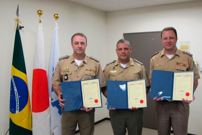 Trio de policiais do RS que visitou o Japão: Reni Onirio Zdruikoski (E),  Luciano da Cunha Verissimo(C) e Flori Chesani Júnior (D).