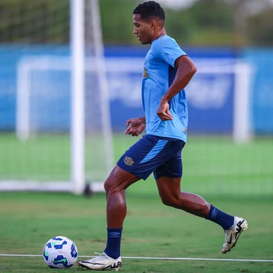 RS - FUTEBOL/ TREINO GREMIO 2025 - ESPORTES - Jogadores do Gremio realizam treino tÃ©cnico durante a tarde desta quarta-feira, no CT Luiz Carvalho, na preparaÃ§Ã£o para a partida valida pelo Campeonato Brasileiro 2025. FOTO: LUCAS UEBEL/GREMIO FBPA<!-- NICAID(16038178) -->