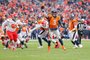 Kansas City Chiefs v Denver BroncosDENVER, COLORADO - OCTOBER 29: Russell Wilson #3 of the Denver Broncos throws a pass during the fourth quarter of a game against the Kansas City Chiefs at Empower Field At Mile High on October 29, 2023 in Denver, Colorado.   Justin Tafoya/Getty Images/AFP (Photo by Justin Tafoya / GETTY IMAGES NORTH AMERICA / Getty Images via AFP)Editoria: SPOLocal: DenverIndexador: JUSTIN TAFOYASecao: American footballFonte: GETTY IMAGES NORTH AMERICAFotógrafo: CONTRIBUTOR<!-- NICAID(15583519) -->