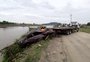 Carros e ônibus perdidos na enchente são retirados do Rio Taquari após abertura de comportas de barragem