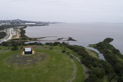PORTO ALEGRE, RS - 03/08/2023 - FAROL, ORLA:  Área próximo ao anfiteatro Por-do-Sol, na orla, onde existe projeto de construção de um farol. FOTO: Mateus Bruxel, Agência RBSLocal: Lagoa dos Patos<!-- NICAID(15500354) -->