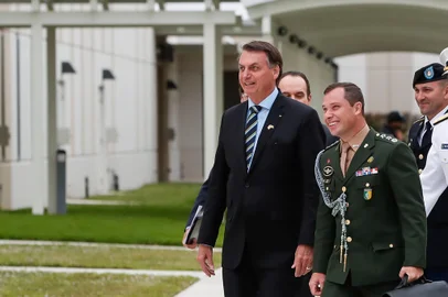Presidente Jair Bolsonaro acompanhado do ajudante de ordens, Mauro Cid, e de militares norte-americanos durante apresentação sobre o U.S. Southern Command.Foto: Alan Santos/PR<!-- NICAID(15330441) -->