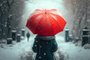 Mulher com guarda-chuva no inverno - Foto: Vagner/stock.adobe.comFonte: 583222990<!-- NICAID(15456143) -->