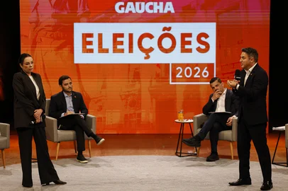 Mateus Bruxel / Grupo RBS PORTO ALEGRE, RS, BRASIL, 06-08-2026: Debate com os principais candidatos ao governo do Rio Grande do Sul promovido pela Rádio Gaúcha no Teatro da Pucrs. Participam Gabriel Souza (MDB), Juliana Brizola (PDT), Luciano Zucco (PL) e Marcelo Maranata (PSDB). Evento dá início à cobertura oficial do pleito estadual de 2026. Foto: Mateus Bruxel/Grupo RBSIndexador: MATEUS BRUXEL<!-- NICAID(16341135) -->