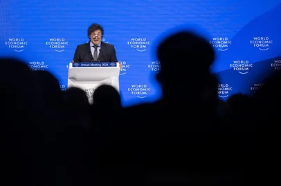 Argentina's President Javier Milei delivers a speech at the World Economic Forum (WEF) meeting in Davos on January 17, 2024. (Photo by Fabrice COFFRINI / AFP)Editoria: POLLocal: DavosIndexador: FABRICE COFFRINISecao: diplomacyFonte: AFPFotógrafo: STF<!-- NICAID(15653366) -->