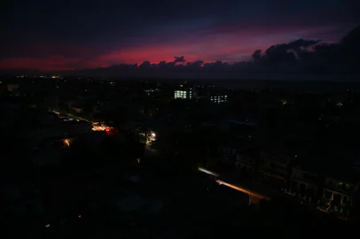 A few buildings in the city with electricity are seen during a nationwide blackout caused by a grid failure in Havana on October 18, 2024. Technical breakdowns, fuel shortages and high demand have caused the country's thermoelectric power plants to constantly fail, forcing the government to declare an energy emergency and take measures such as closing schools and factories. (Photo by Yamil LAGE / AFP)<!-- NICAID(15894124) -->