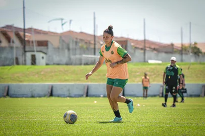 Juventude treina no CT do Ceará antes do primeiro jogo da decisão pelo acesso no Brasileiro A-2 feminino<!-- NICAID(15801497) -->