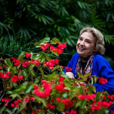 Atriz Eva Wilma morre aos 87 anosSP - MORTE/EVA WILMA/ARQUIVO - GERAL - Foto de arquivo de 22/01/2016 da atriz Eva Wilma durante ensaio fotográfico na   cidade de São Paulo. A atriz Eva Wilma, 87 anos, faleceu no Hospital Israelita   Albert Einstein, em São Paulo, na noite deste sábado, 15 de maio de 2021. A   premiada atriz estava internada em decorrência de um câncer de ovário, que a levou   a ter uma parada respiratória. Eva Wilma estava internada desde o dia 15 de abril,   inicialmente para tratar problemas cardíacos e renais. O câncer foi descoberto no   último dia 7 de maio. (ATENÇÃO: MAIS OPÇÕES DE FOTOS NO BANCO DE IMAGENS).   22/01/2016 - Foto: TIAGO QUEIROZ/ESTADÃO CONTEÚDOEditoria: GERALLocal: SÃO PAULOIndexador: TIAGO QUEIROZFonte: AGEFotógrafo: ESTADÃO CONTEÚDO<!-- NICAID(14784426) -->