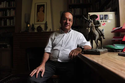 PORTO ALEGRE, RS, BRASIL, 22/12/2011FOTO:EMÍLIO PEDROSO / ZERO HORAEntrevista com Ruben Oliven, professor de antropologia da UFRGS.<!-- NICAID(7795581) -->