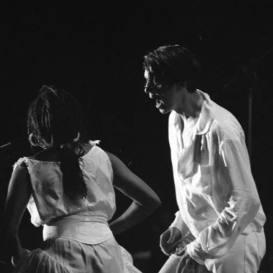 Cantora baiana Margareth Menezes, fez a abertura dos shows de David Byrne na turnê Rei Momo.Show Rei Momo, de David Byrne, realizado dia 17/05/1990, no Gigantinho, em Porto Alegre.-#ENVELOPE: 91472<!-- NICAID(15295597) -->