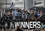 Milhares de torcedores vão às ruas para comemorar título do Newcastle na Copa da Liga