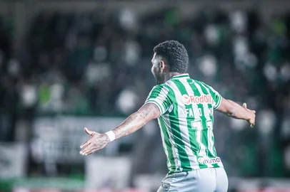 Juventude x Operário-PR, jogo válido pela 31ª rodada da série B do Campeonato Brasileiro 2026 e realizado no estádio Alfredo Jaconi. Na foto, o atacante Fábio Lima.<!-- NICAID(16379342) -->