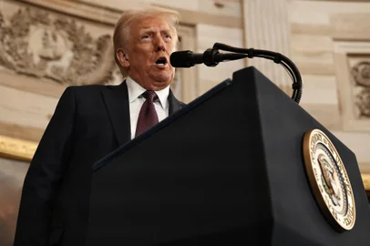 The Inauguration Of Donald J. Trump As The 47th PresidentWASHINGTON, DC - JANUARY 20: U.S. President Donald Trump speaks during inauguration ceremonies in the Rotunda of the U.S. Capitol on January 20, 2025 in Washington, DC. Donald Trump takes office for his second term as the 47th president of the United States.   Chip Somodevilla/Getty Images/AFP (Photo by CHIP SOMODEVILLA / GETTY IMAGES NORTH AMERICA / Getty Images via AFP)Editoria: POLLocal: WashingtonIndexador: CHIP SOMODEVILLASecao: governmentFonte: GETTY IMAGES NORTH AMERICAFotógrafo: CONTRIBUTOR<!-- NICAID(15957460) -->