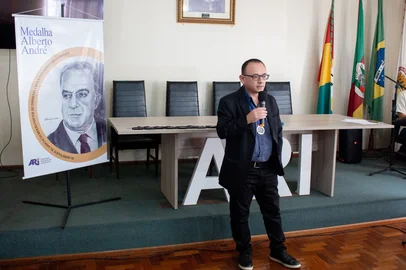 André Silva discursou sobre homenagem recebida pela ARI.