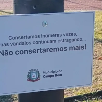 Quem passeia pelo Parcão Sady Arnildo Schmidt, em Campo Bom, no Vale do Sinos, pode encontrar mais do que área verde e bancos, pode topar também com uma placa de tom direto pendurada em postes de luz: "Não consertaremos mais!".<!-- NICAID(16092476) -->
