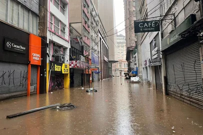 Impacto da chuva nos comércios do Centro de Porto Alegre<!-- NICAID(15762371) -->