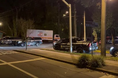 Operação em Canela nesta terça-feira cumpre 46 mandados contra grupos criminosos.<!-- NICAID(16065954) -->