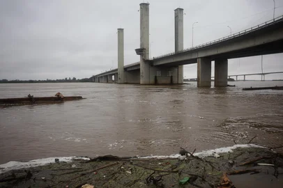 PORTO ALEGRE, RS, Brasil, 29-06-2025: Mau tempo mantém Guaíba em nível de alerta em Porto Alegre. Instabilidade sobre grande parte do Estado exige atenção em relação ao nível dos rios. Foto: Mateus Bruxel/Agência RBS<!-- NICAID(16069689) -->