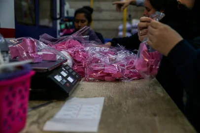 CAXIAS DO SUL, RS, BRASIL, 02/10/2025. De uma ideia para as mãos das crianças: saiba como é o processo criativo para a produção de um brinquedo. (Neimar De Cesero/Agência RBS)Indexador: Neimar De Cesero<!-- NICAID(16138534) -->