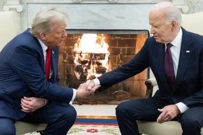 US President Joe Biden shakes hands with US President-elect Donald Trump during a meeting in the Oval Office of the White House in Washington, DC, on November 13, 2024. Trump thanked Biden for pledging a smooth transfer of power as the victorious Republican made a historic return visit to the White House on Wednesday. (Photo by SAUL LOEB / AFP)<!-- NICAID(15913051) -->
