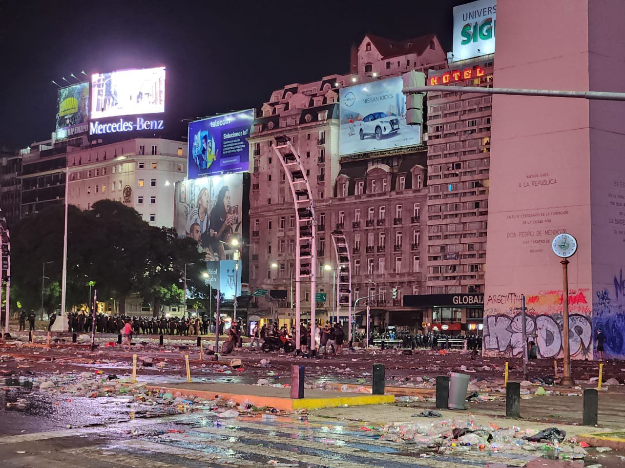 Confronto entre torcedores e pol&iacute;cia marca o fim da festa na Argentina | GZH
