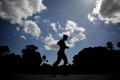 Porto Alegre, RS, Brasil, 05-01-2023: Redenção (Parque Farroupilha). Porto Alegre tem tarde de calor, com temperaturas de calor acima dos 30 graus. Foto: Mateus Bruxel / Agência RBSIndexador: Mateus Bruxel<!-- NICAID(15313338) -->