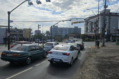 Cruzamento da Avenida Vicente Monteggia com Avenida Nonoai, em Porto Alegre, onde funciona um caetano