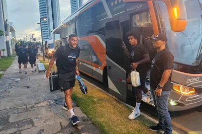 Chegada da delegação do Grêmio a Recife para enfrentar o Sport<!-- NICAID(16181710) -->