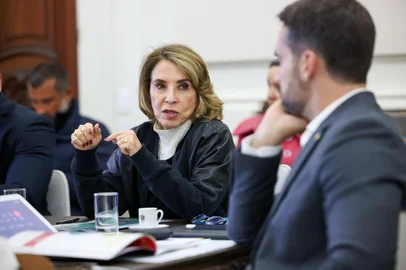 11.8.2025 - Reunião N1 Educação. Na foto, secretária da Educação, Raquel Teixeira, e governador Eduardo Leite<!-- NICAID(16100299) -->