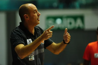 CAXIAS DO SUL, RS, BRASIL, 27/03/2024. Caxias do Sul Basquete x Franca, jogo válido pela 37ª rodada do Novo Basquete Brasil - NBB 2023/2024 - realizado no ginásio do Sesi. (Porthus Junior/Agência RBS)<!-- NICAID(15718949) -->
