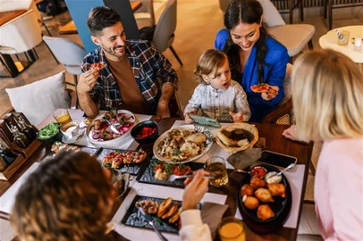 Reunir a família e os amigos para compartilhar uma refeição especial fica ainda mais inesquecível com os benefícios do Clube do Assinante.