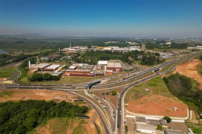 Inauguração do complexo viário de acesso à Avenida Centenário e ao Distrito Industrial de Gravataí, no km 21,5 da ERS-118.<!-- NICAID(16376119) -->