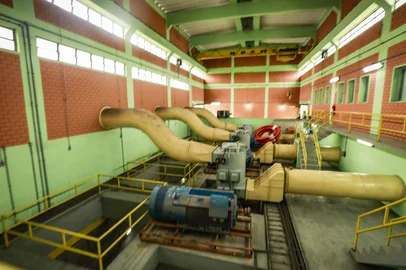 Equipes do DMAE seguem, nesta segunda-feira (13), os trabalhos na Estaçãoo de Bombeamento de Ãgua Bruta (EBAB) Moinhos de Vento<!-- NICAID(16187328) -->