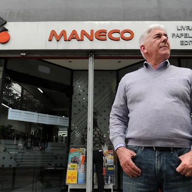 CAXIAS DO SUL, RS, BRASIL, 08/04/2022 - Ancângelo Zorzi, mais conhecido como Maneco, encerra atividades da Livraria do Maneco, depois de mais de 40 anos, de história. ele agora pretende se dedicar a sua editora, e aproveitar o convívio da família e dos netos. (Marcelo Casagrande/Agência RBS)<!-- NICAID(15063932) -->
